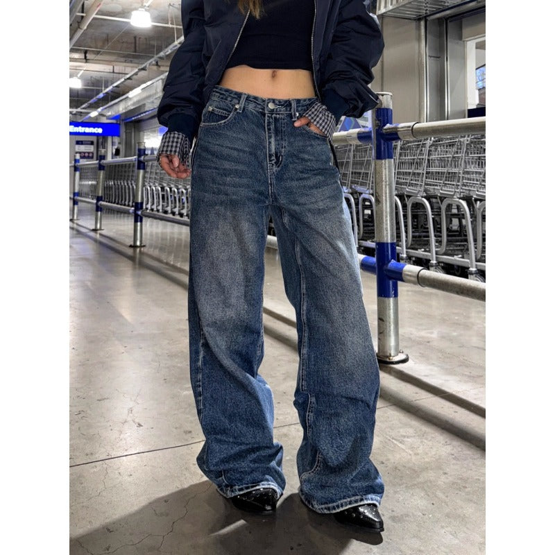 Women's jeans with star and letter appliqué, relaxed fit